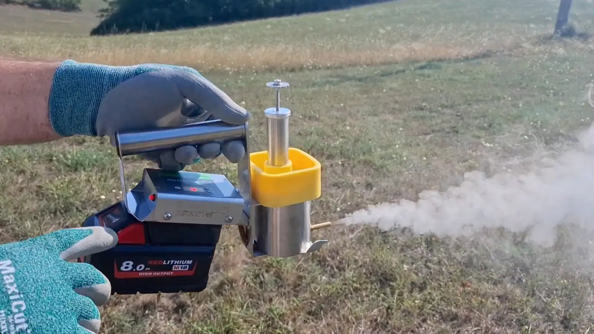 InstantVap Turbo 18V oxalic acid vaporiser operating outdoors with a Milwaukee battery